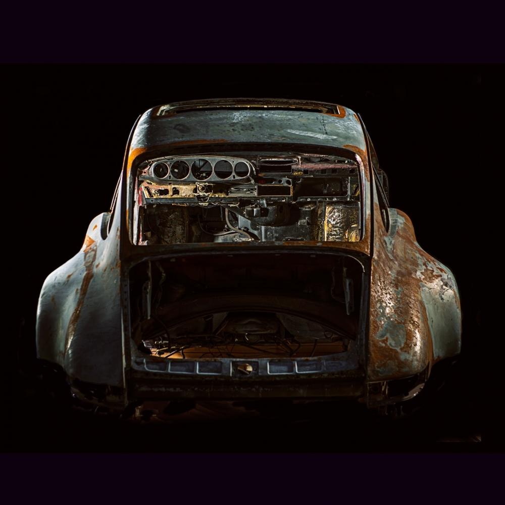 Photographs of deconstructed Porsche's | Juan Fernando Ayora